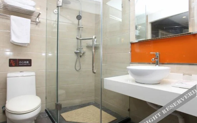 7 Days Premium Hotel (Nanjing Xinjiekou Zhangfuyuan Subway Station)