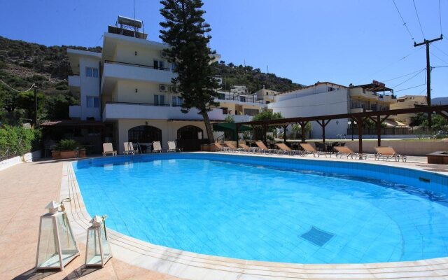 Iraklis Studios & Apartments