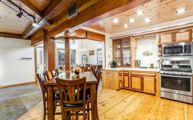 Summit Hideaway #445