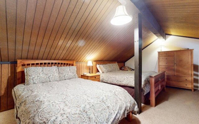 Sierra Manors 75 Cozy and Comfy Condo, On the Shuttle Route by Redawning