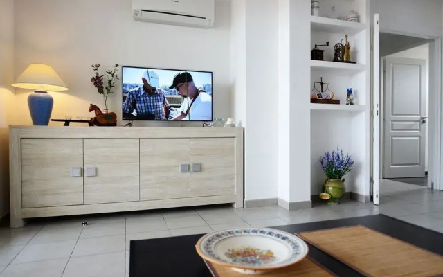 Villa With 2 Bedrooms in Saint Pierre la Mer, With Wonderful sea View and Furnished Terrace - 600 m From the Beach