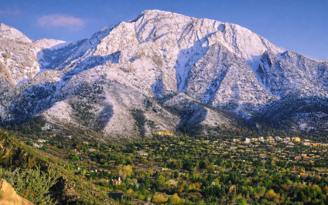 Olympus Cozy Mountain View Escape With Balcony