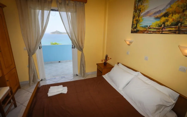 Agios Georgios - 2 Beds - Sleeps 5 - Free Parking