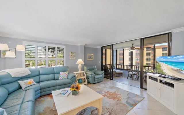 'bout Time 2 Bedroom Condo