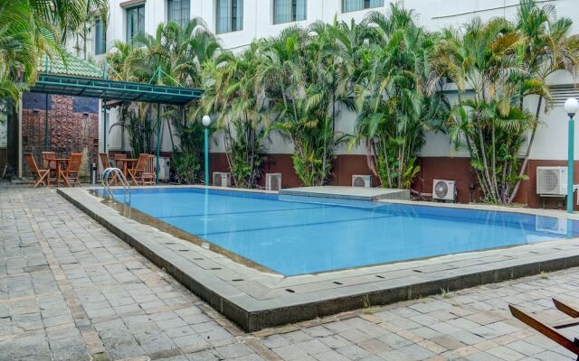 Townhouse OAK Hotel Grand Cikarang