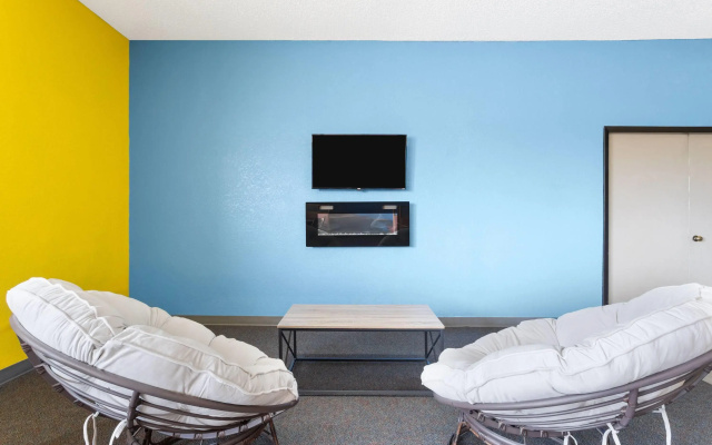 Days Inn by Wyndham Rawlins