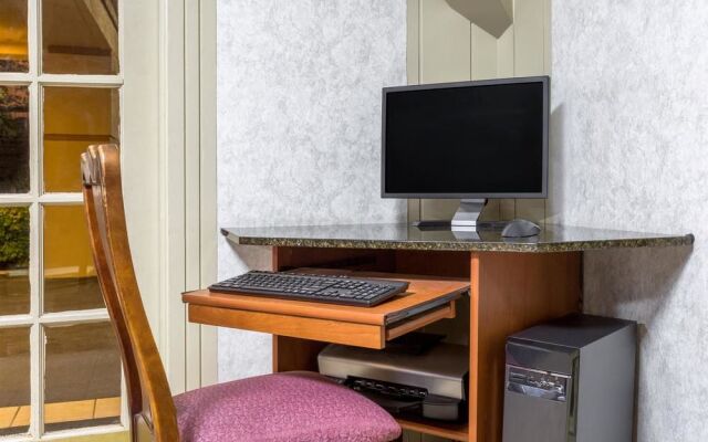 Howard Johnson Inn Athens