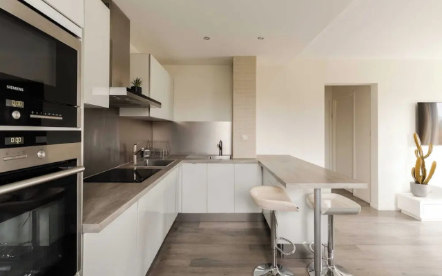 Renovated Apartment Sleeping 6 - Pool and Tennis