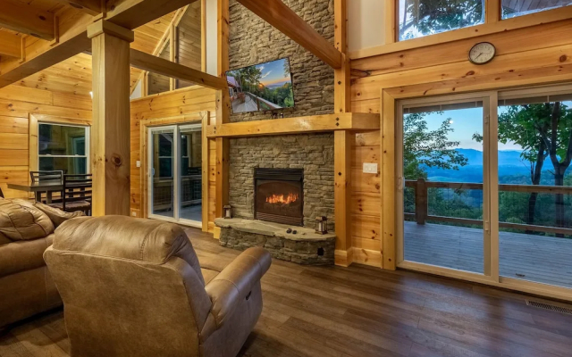 Stunning 2BR Cabin with Mountain Views