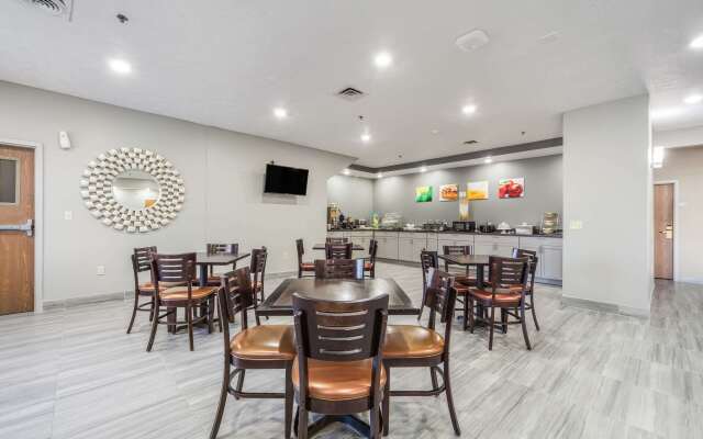 Quality Inn & Suites Omaha Chalco