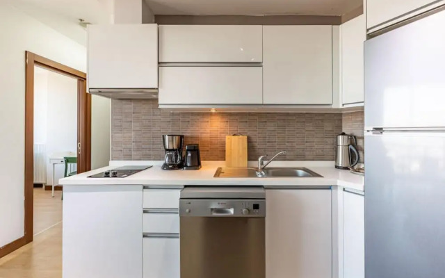 Charming Flat With Gorgeous City View in Atasehir