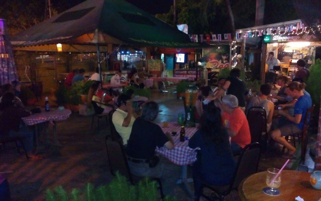 Discovery Cafe and Guesthouse