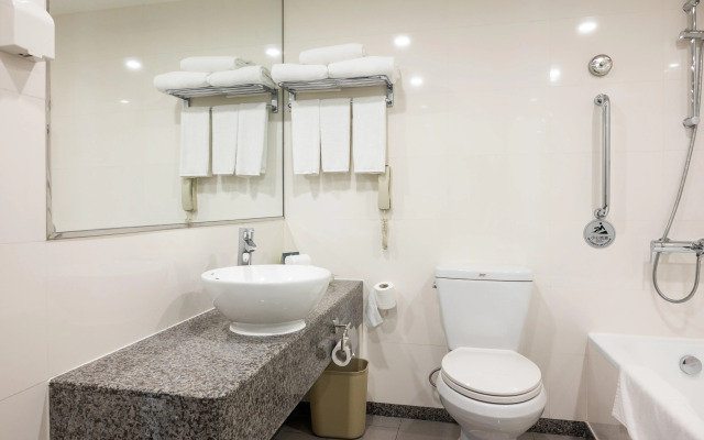 Holiday Inn Riverside Wuhan by IHG