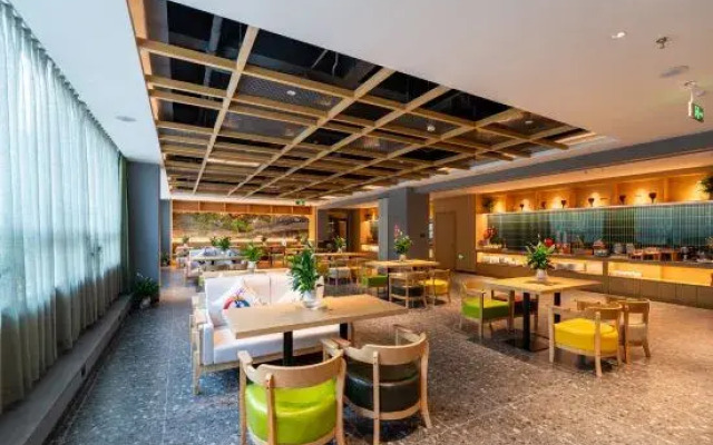 Qiuguo Hotel (Zibo Wanda Plaza Qishenghu Park Branch)