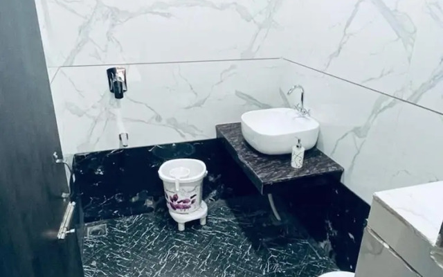 Goroomgo Yuvraj Residency Amritsar
