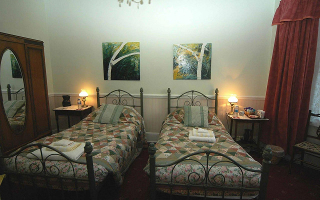 South Lodge