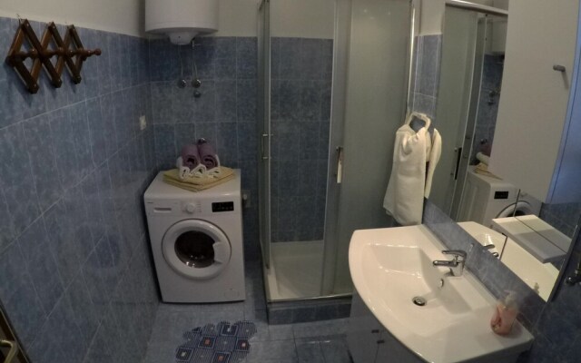 Antique Apartment With Balcony