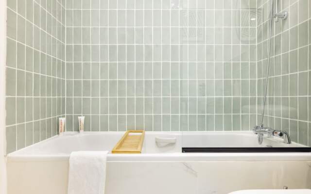 The Brockwell Park Escape - Bright 2BDR Flat with Parking