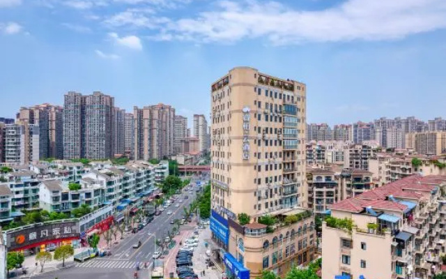 Rujiarui Baiyun Hotel (Chengdu Qingbaijiang  Dawan Middle School Branch)