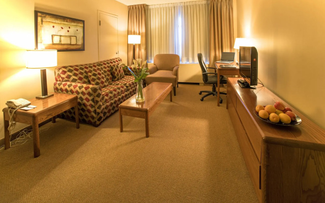 Quality Inn & Suites P.E. Trudeau Airport
