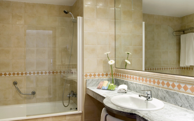 H10 Mediterranean Village