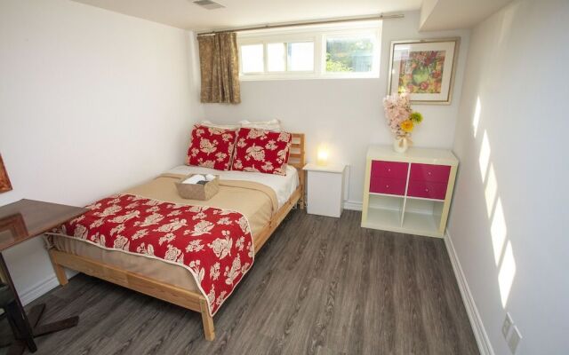 Cozy 3 bedroom, 2 bathroom Basement Suite in Toronto