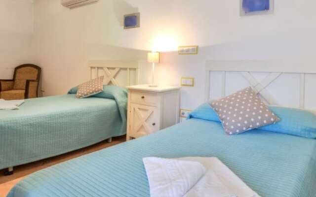 Villa - 5 Bedrooms with Pool - 106414