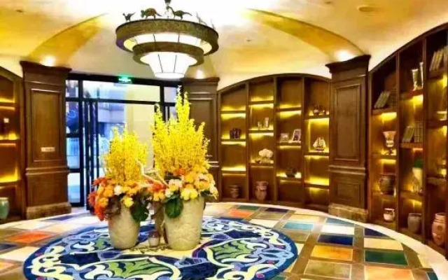 Dinoman Hotel