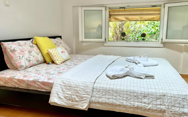 Studio Nikiti Beach