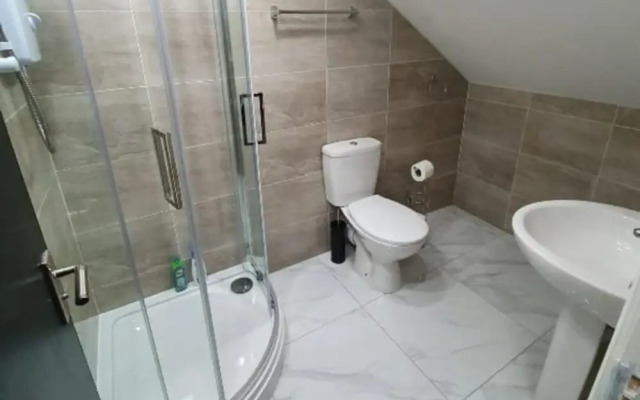 3 Bedrooms Apartments Near Town Center