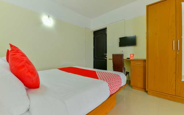 OYO Flagship 10051 Hotel Tyche Stays