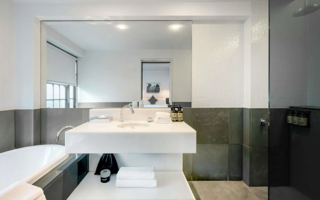 Peppers Gallery Hotel Canberra