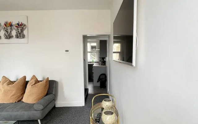 Remarkable 2 bed House in Rochester