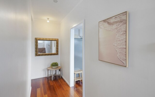 Amazing Home By Beach - Aircon-ed