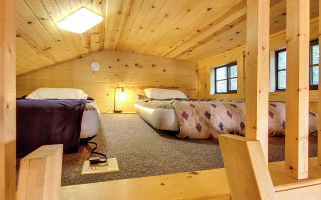 Hendersonville Cabin Near Hiking & Waterfalls!