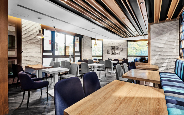 Holiday Inn Express Kaohsiung Love River by IHG