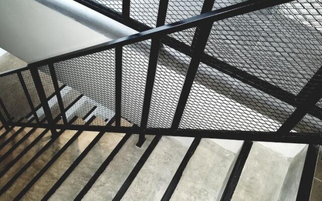 Saya Loft Hostel Lopburi