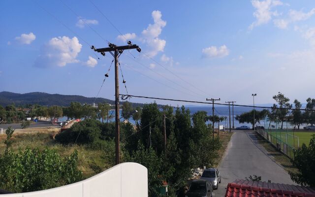 Gyalos Beach Front Aparthotel