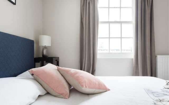 The Navy Court - Scandinavian Inspired 4BDR Central Home