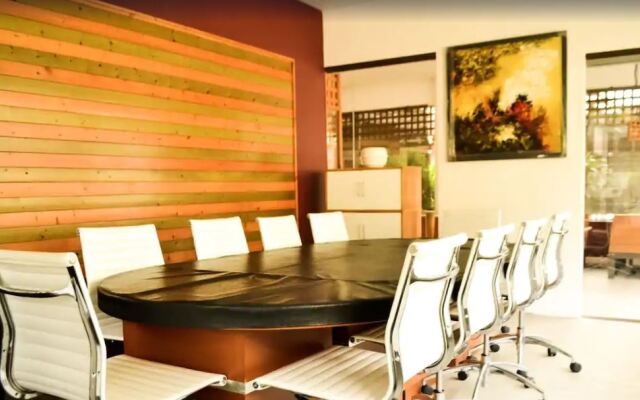 Qi Hotel and Club