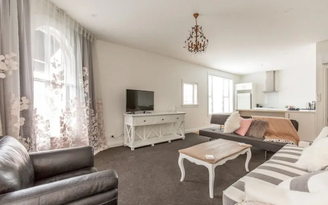 Provincial Apartment 2