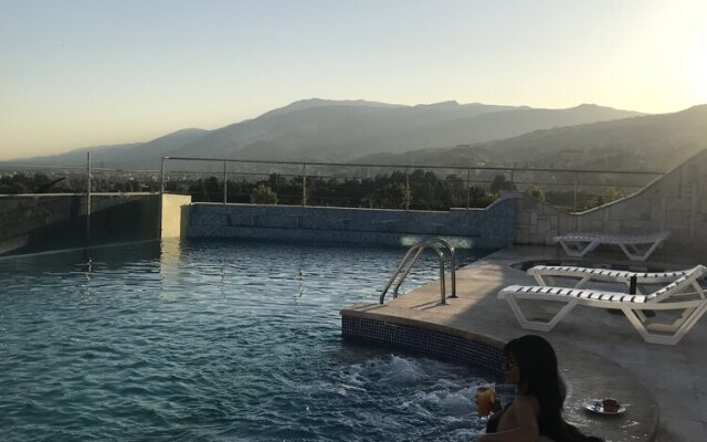 Delora Hotel and Suites