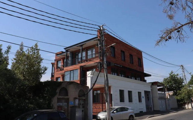 Newly Renovated Stylish 1br Apartment for 4