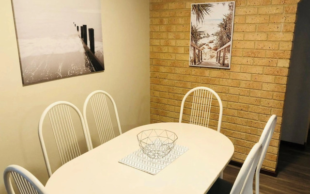 API Busselton Seaside Escape Apartments