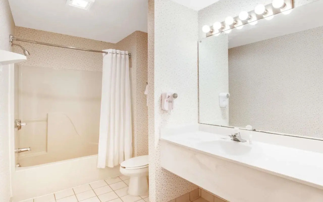 Country Inn & Suites By Carlson Waunakee