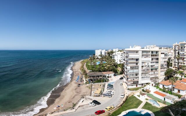 Almirante 903 JUST ON THE BEACH