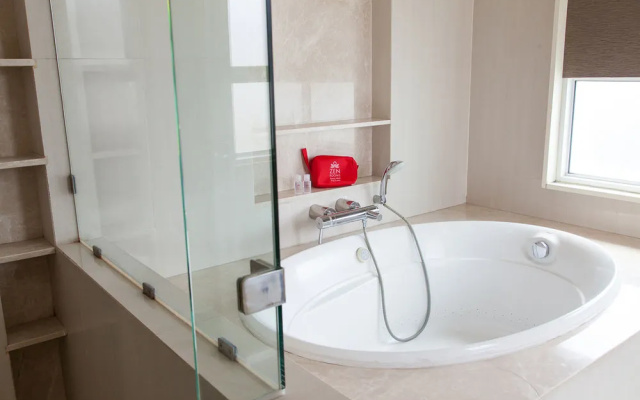 ZEN Rooms Ekkamai 10 Suites