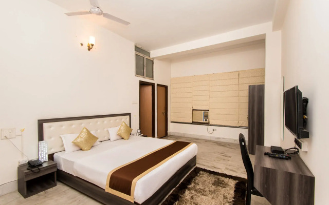 Oyo 6774 Apartment The White Feathers