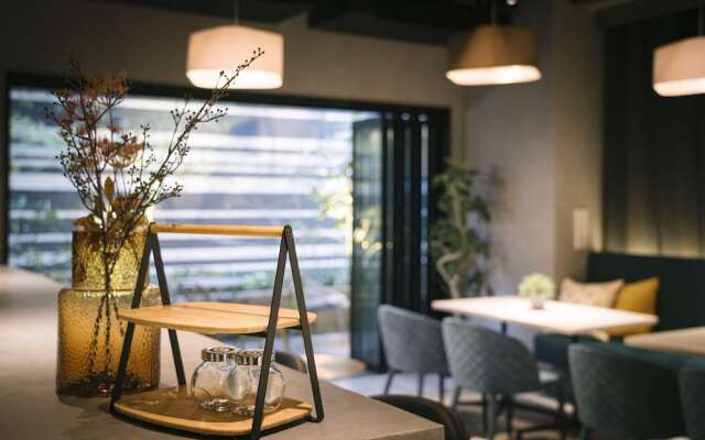 R Hotel Namba South