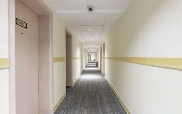 Linyi Mengnuo Hotel (University City bus station store)